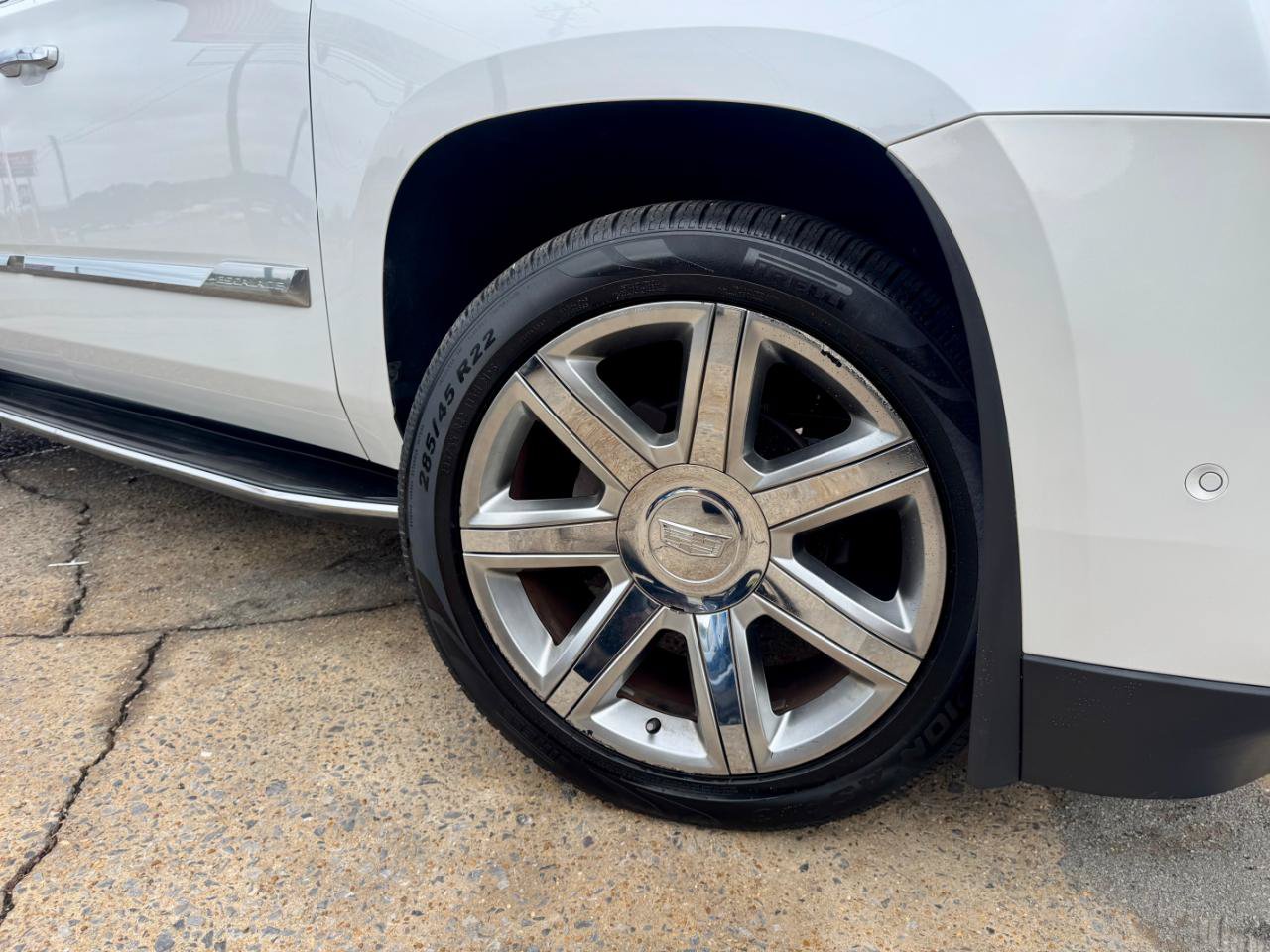 Used 2017 Cadillac Escalade ESV Luxury RWD image 19