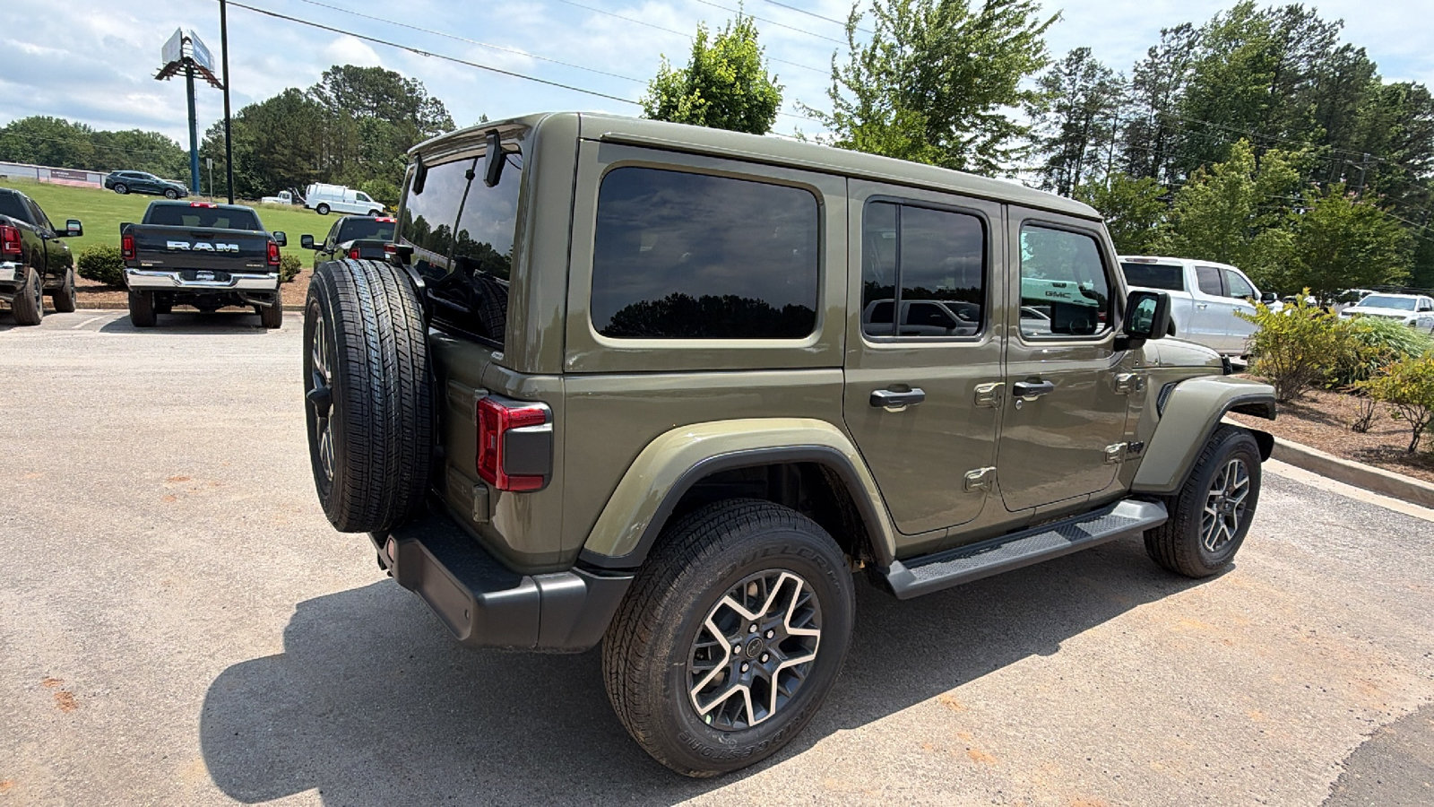 New 2026 Jeep Wrangler Unlimited Sahara AWD/4WD image 8