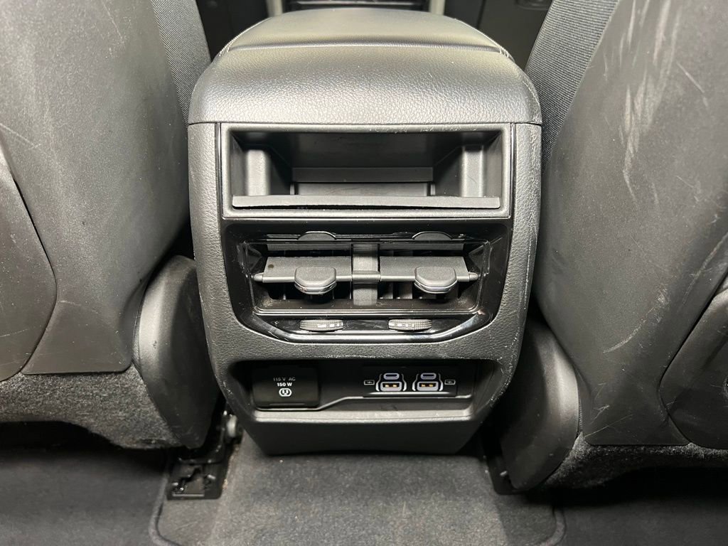 Used 2024 Jeep Grand Cherokee Altitude image 23