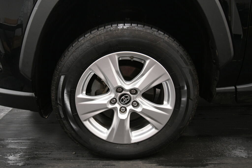 Used 2020 Toyota RAV4 LE w/ Carpet Mat Package image 32