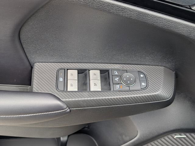 Used 2025 Mitsubishi Outlander SE image 11