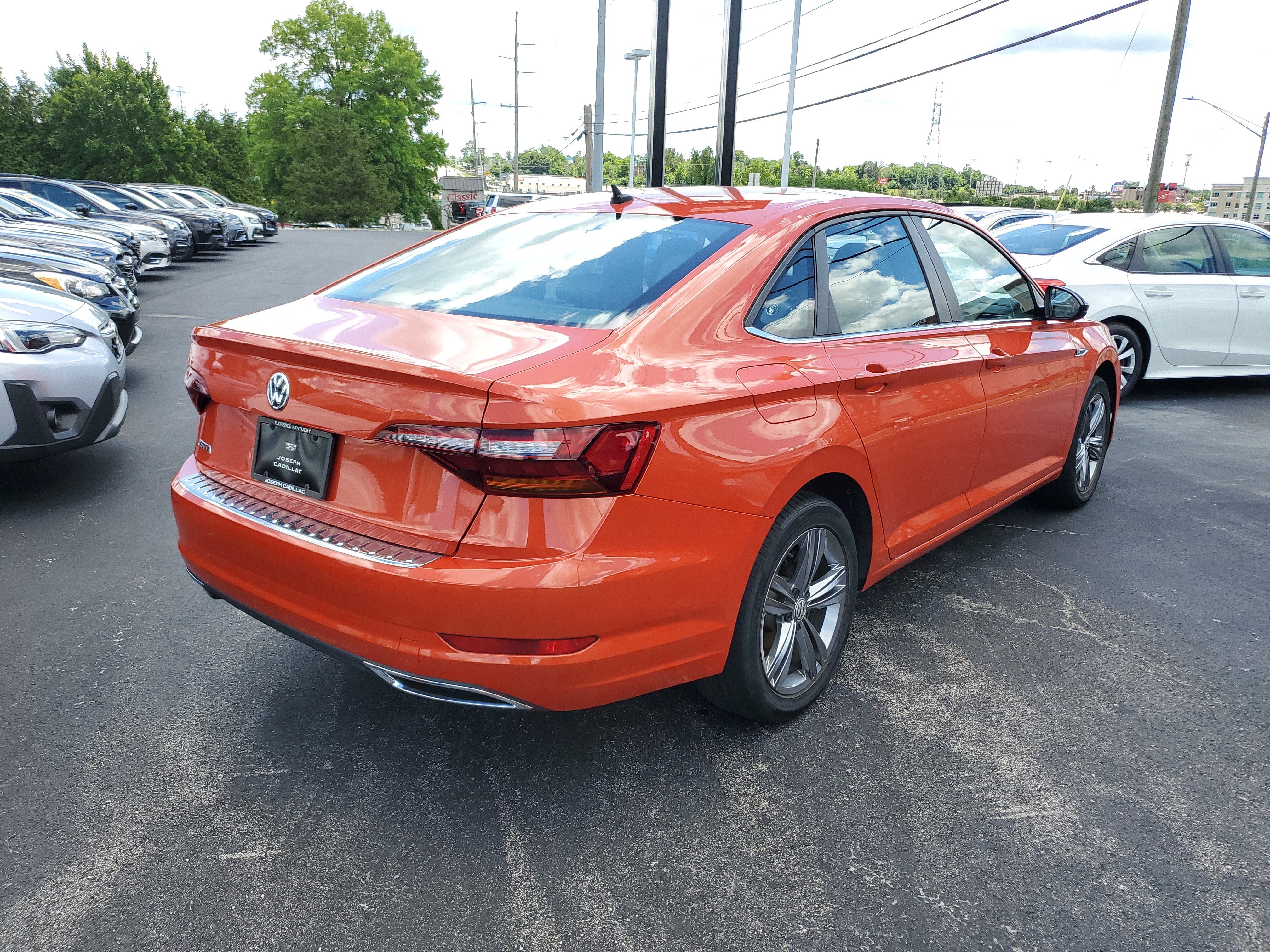 Used 2019 Volkswagen Jetta R-Line w/ R-Line Cold Weather Package FWD image 3