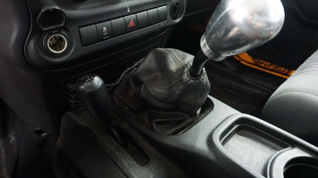 Used 2012 Jeep Wrangler Unlimited Sport image 34