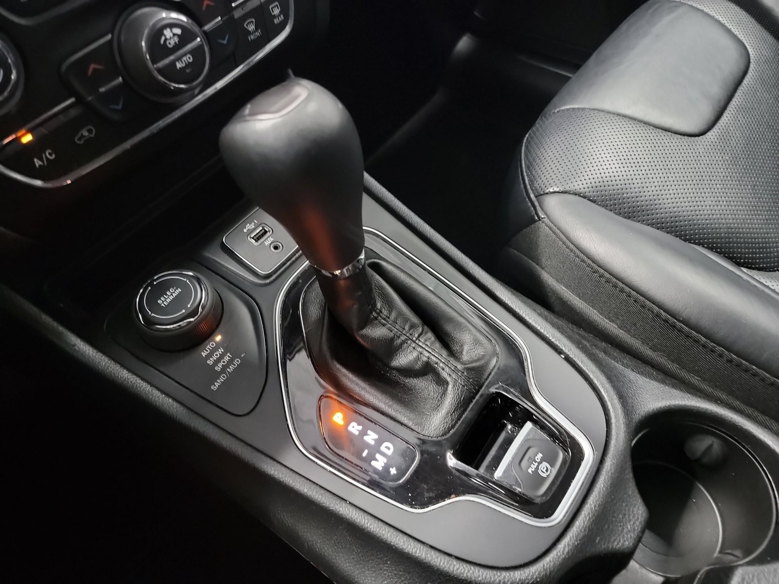 Used 2019 Jeep Cherokee Limited AWD/4WD image 26