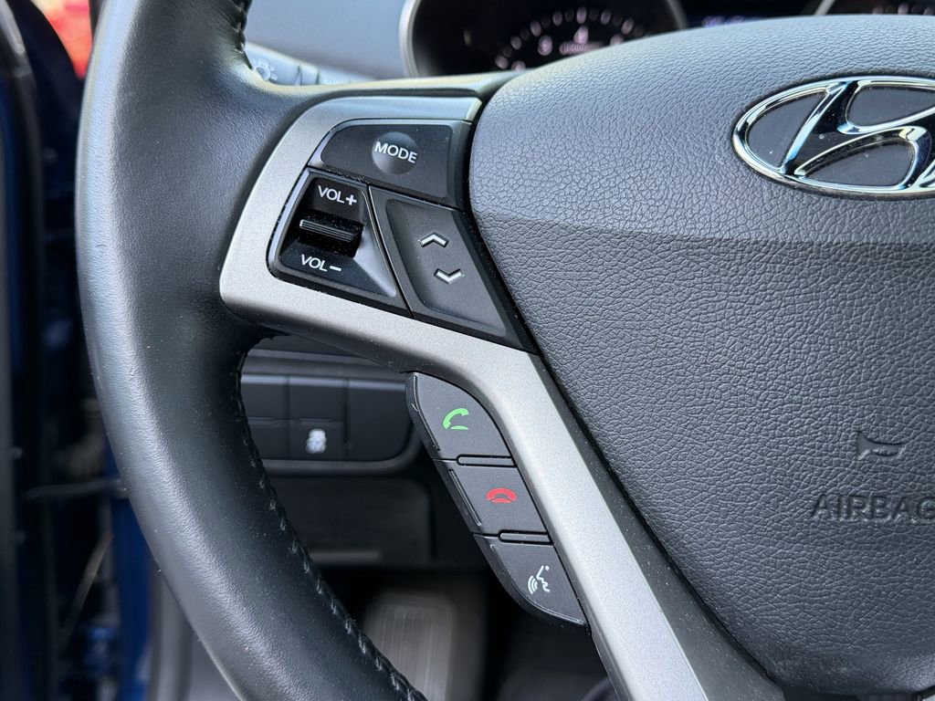 Used 2017 Hyundai Veloster Value Edition FWD image 25