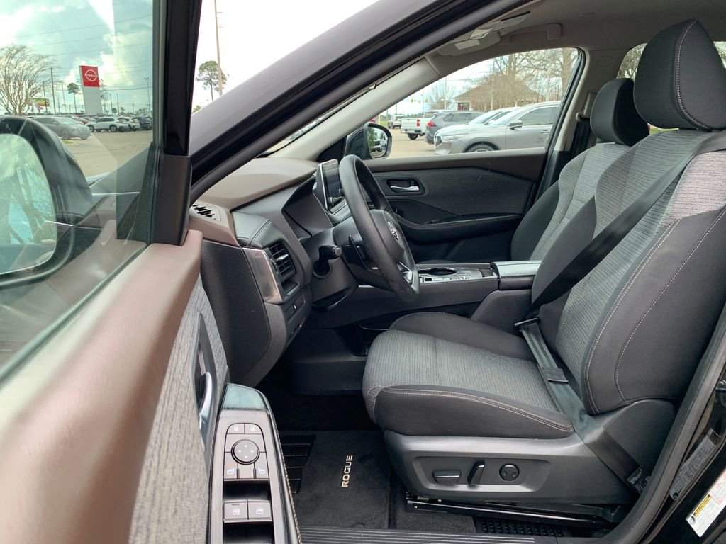 Used 2023 Nissan Rogue SV image 21