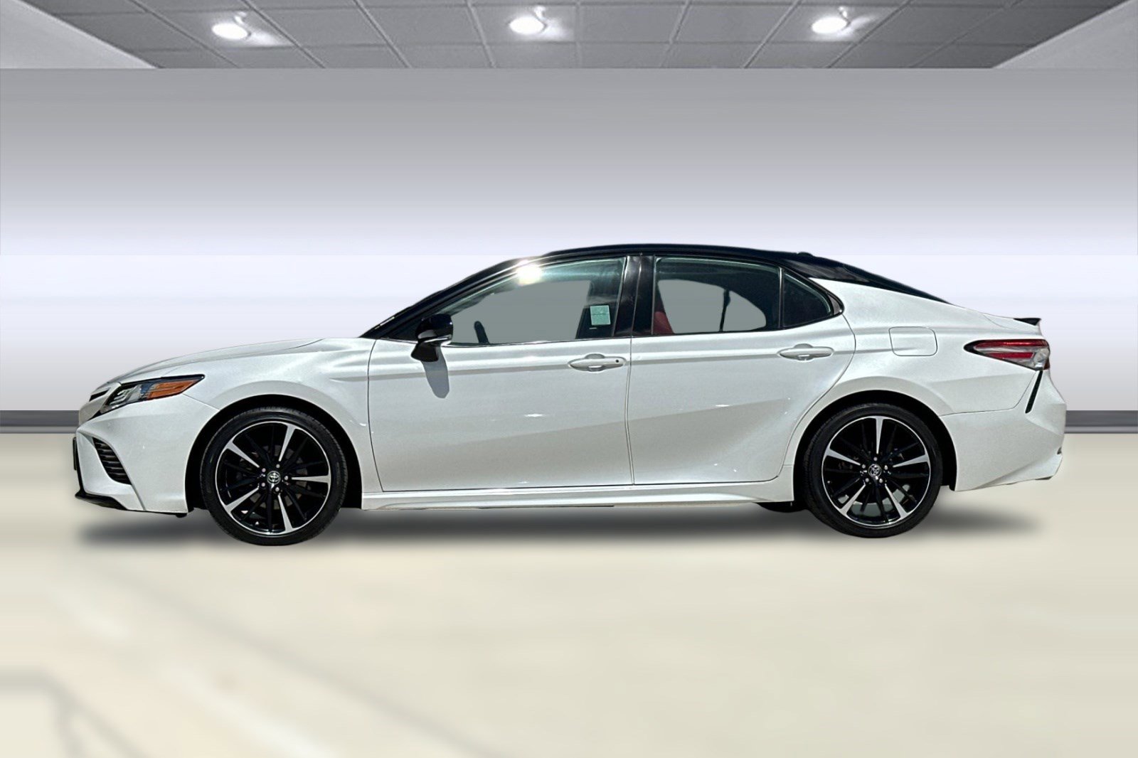 Used 2019 Toyota Camry XSE w/ Driver Assist Package FWD image 2