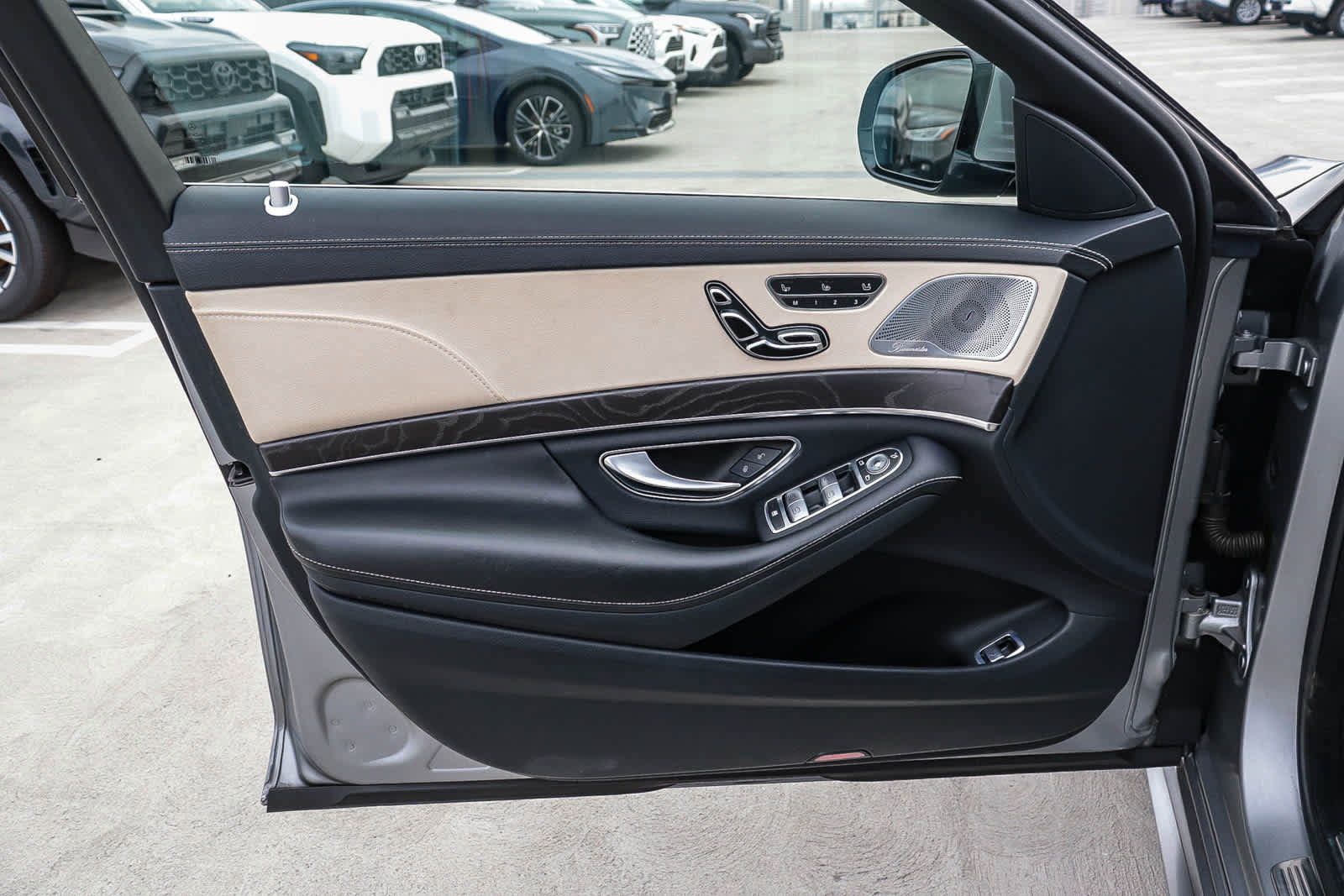 Used 2018 Mercedes-Benz S 560 Sedan image 30