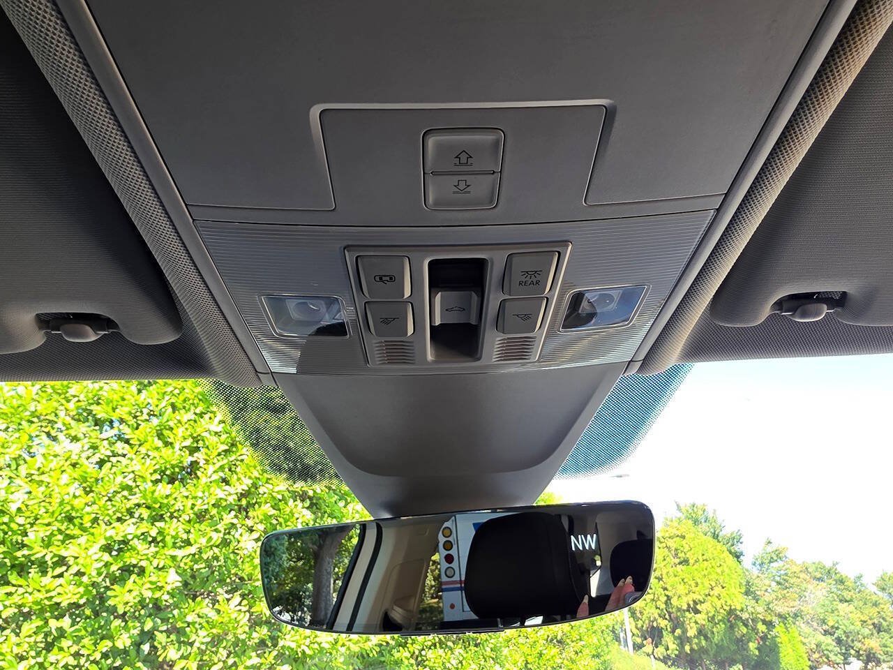 Used 2022 Volkswagen Tiguan SE FWD image 28