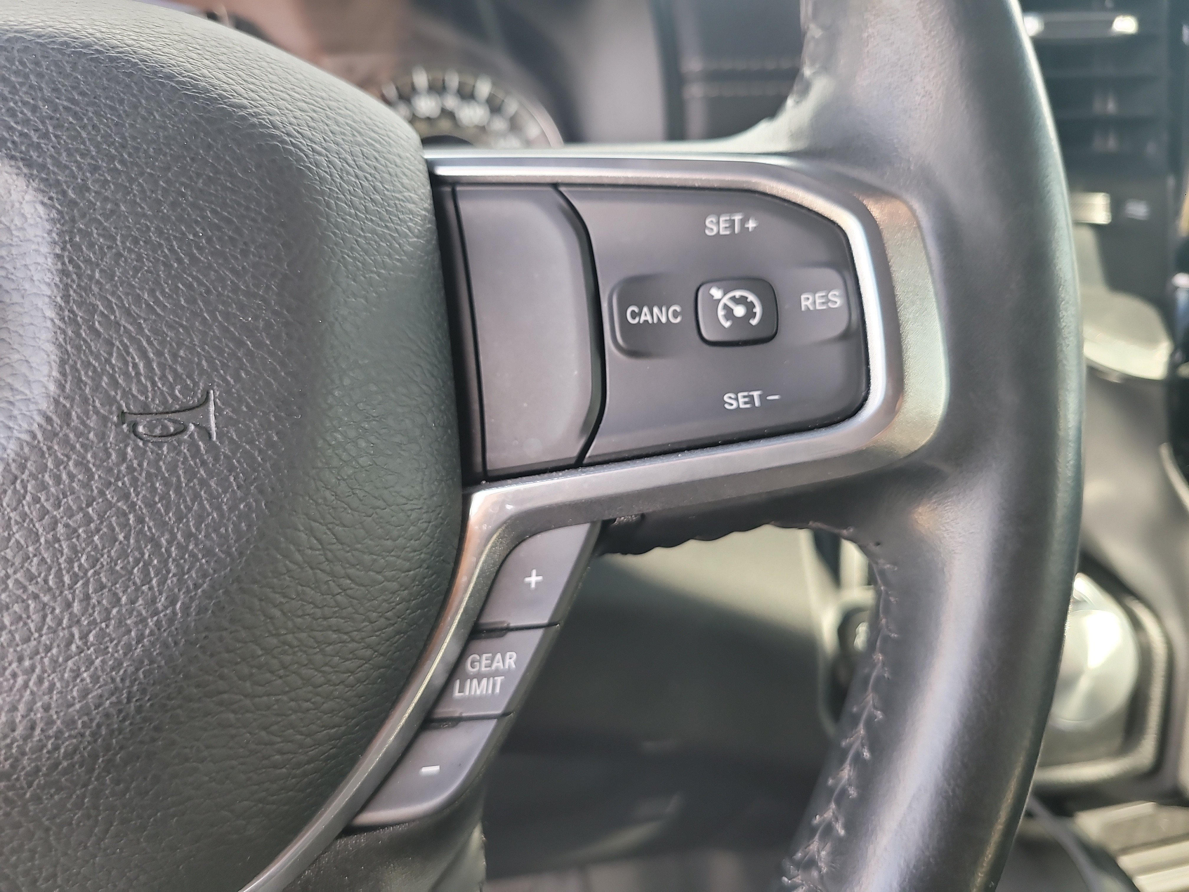 Used 2023 RAM 1500 Laramie AWD/4WD image 27