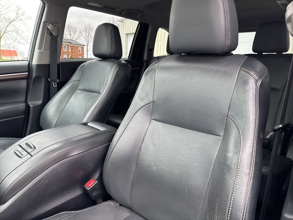 Used 2015 Toyota Highlander Limited AWD/4WD image 30
