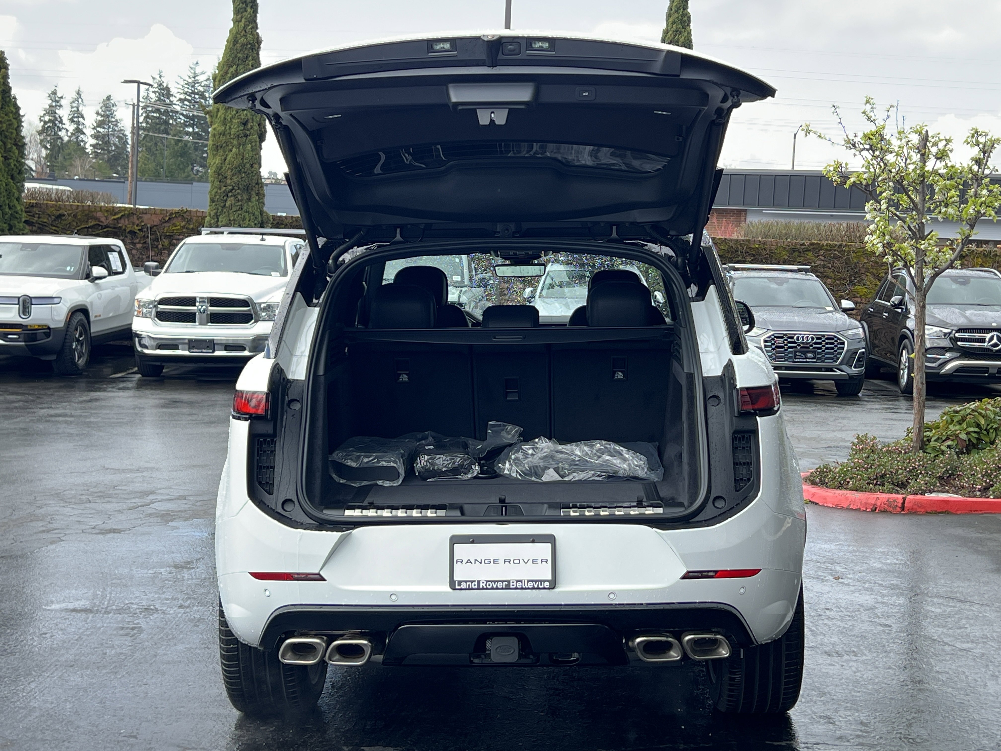 New 2025 Land Rover Range Rover Sport Dynamic SE image 15