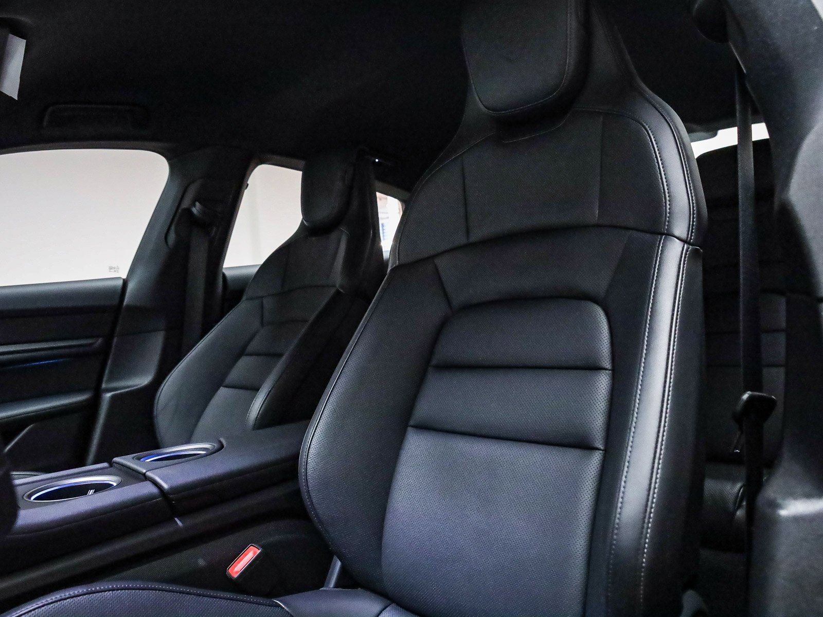 Used 2025 Porsche Taycan image 5