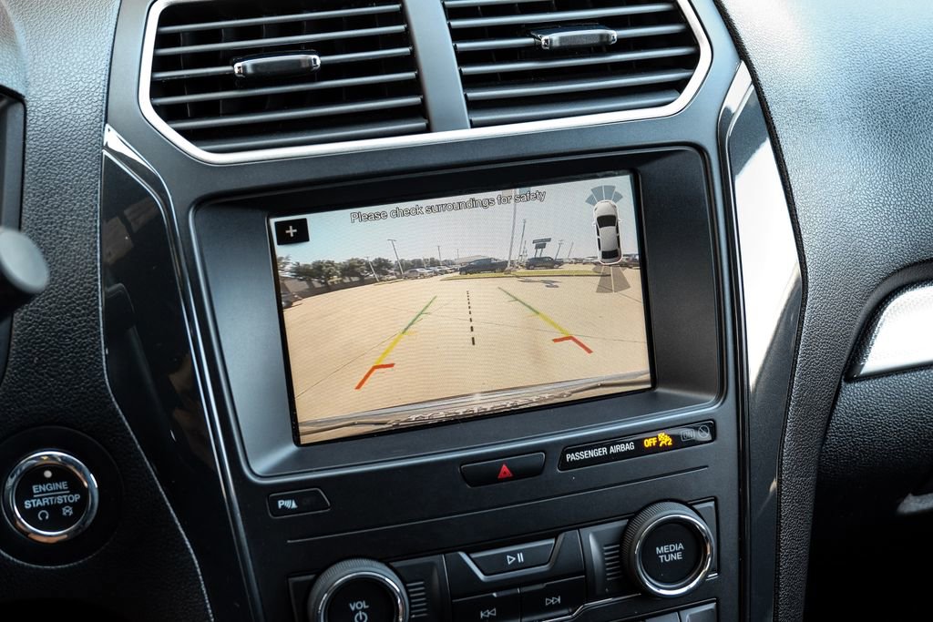 Used 2018 Ford Explorer XLT w/ Equipment Group 202A FWD image 30
