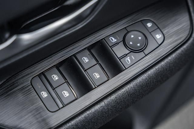 Used 2025 Nissan Kicks SV w/ Charging Package image 35