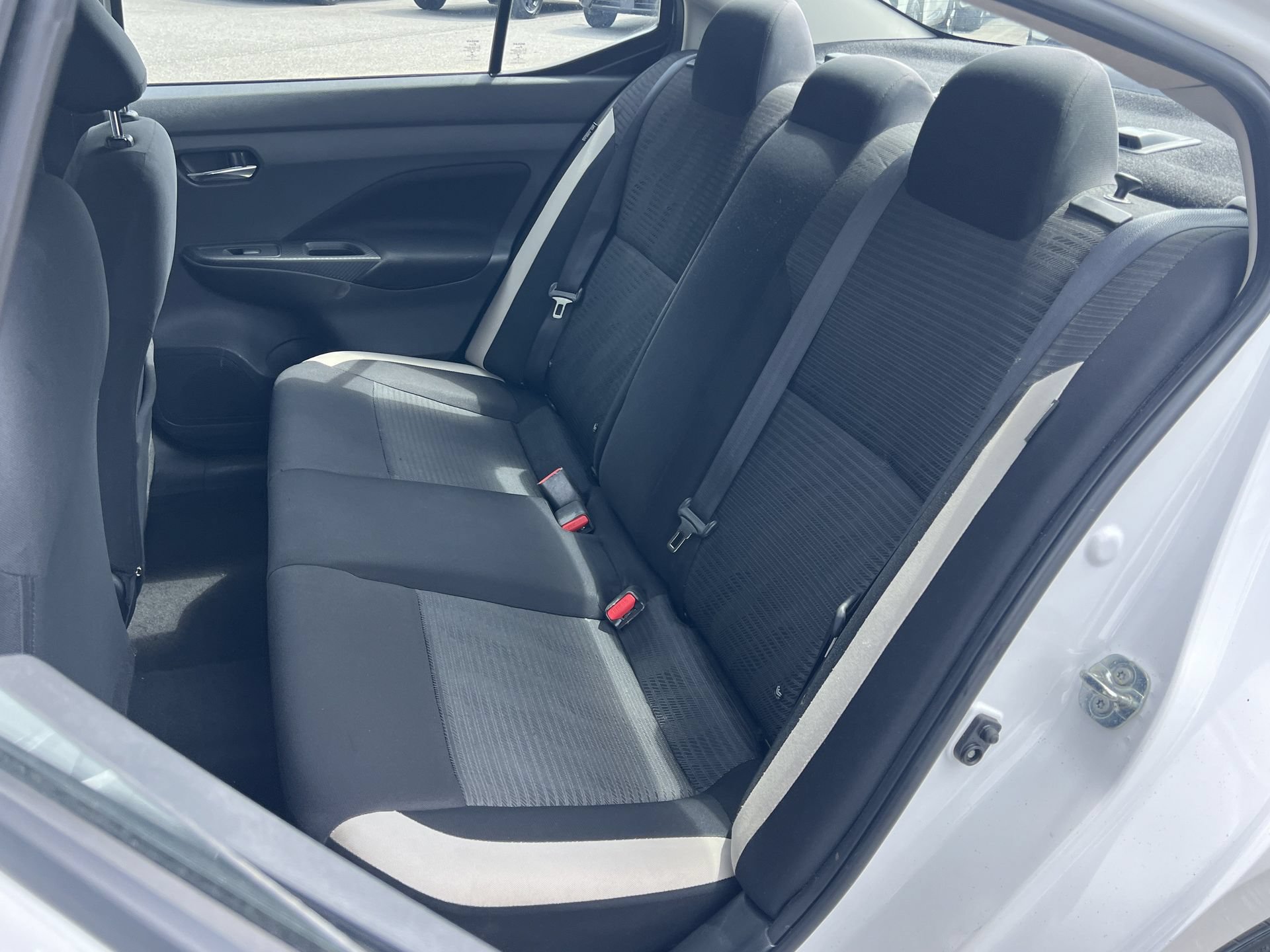 Used 2022 Nissan Versa SV FWD image 16
