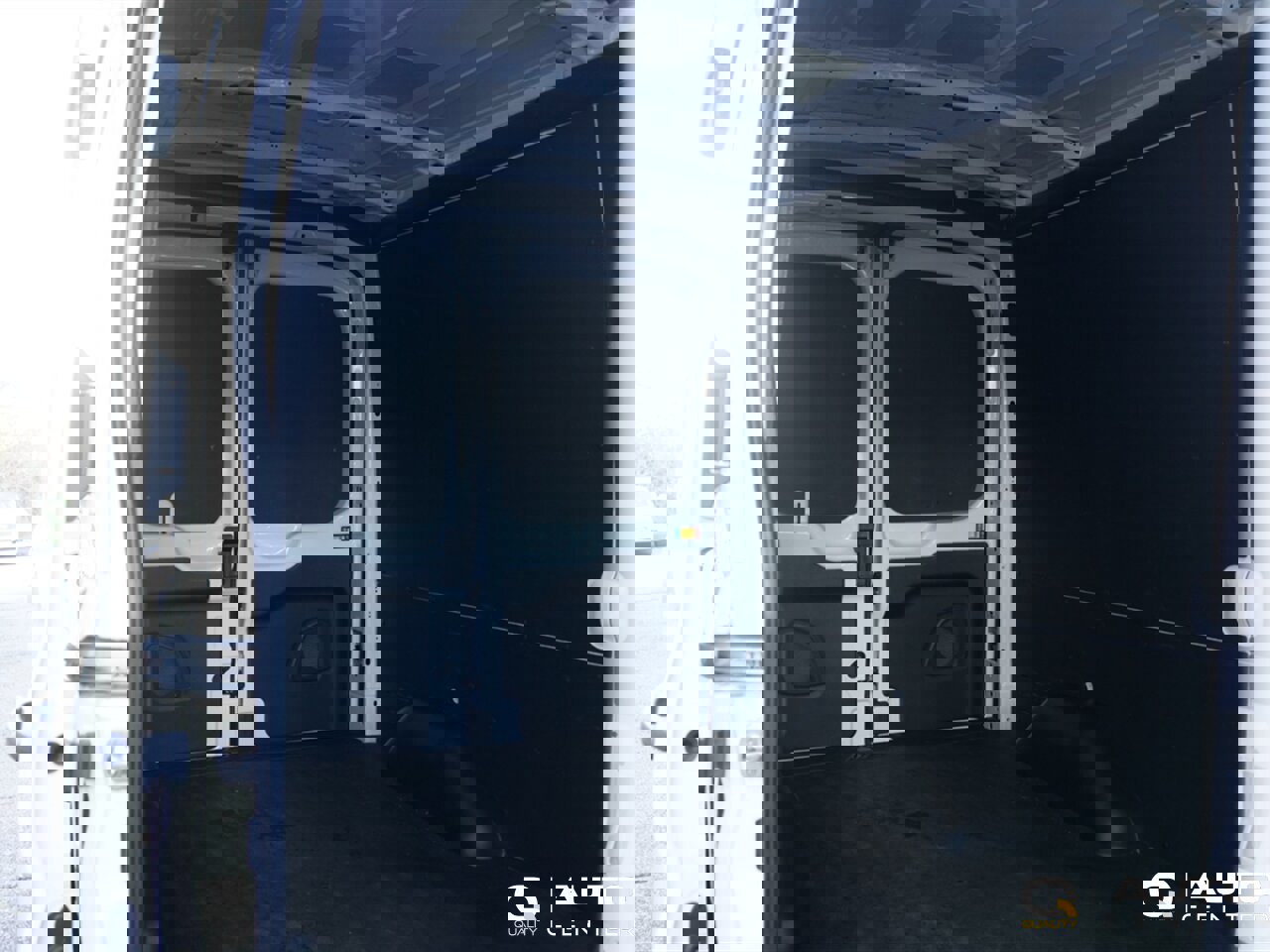 Used 2024 Ford Transit 250 148 Medium Roof w/ Load Area Protection Package image 5