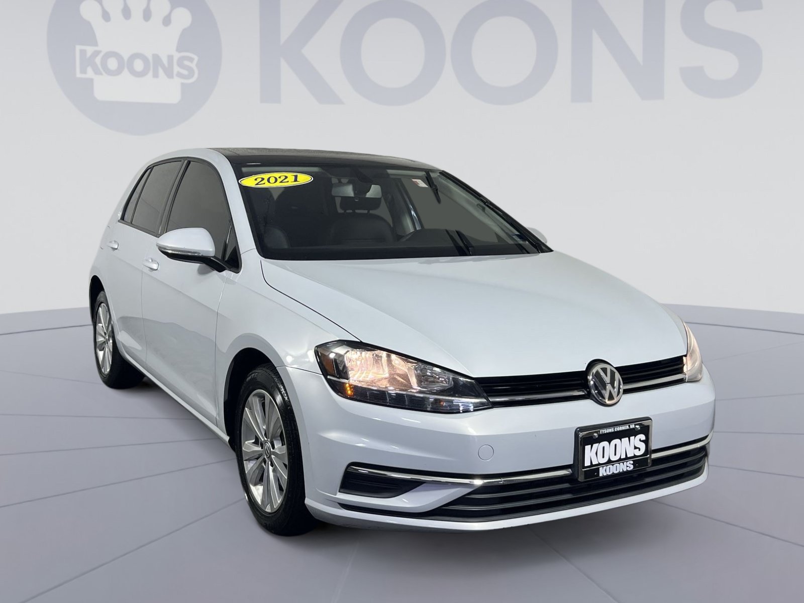 Used 2021 Volkswagen Golf 4-Door FWD image 2