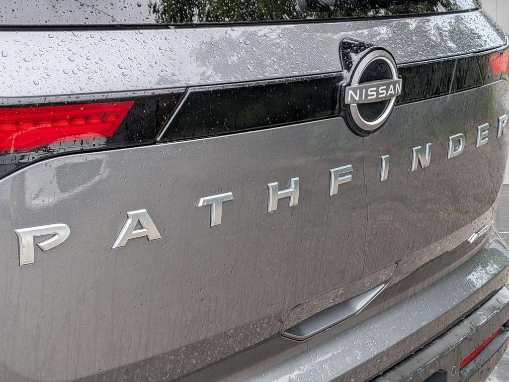 Used 2025 Nissan Pathfinder SV AWD/4WD image 19