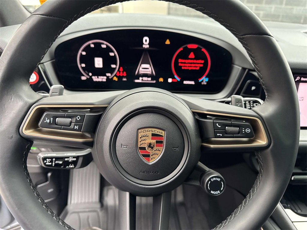 Used 2024 Porsche Cayenne image 27