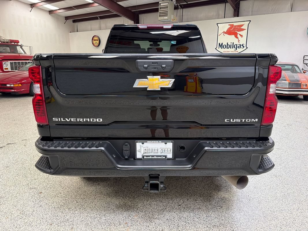 Used 2023 Chevrolet Silverado 2500 Custom w/ Custom Value Package AWD/4WD image 6