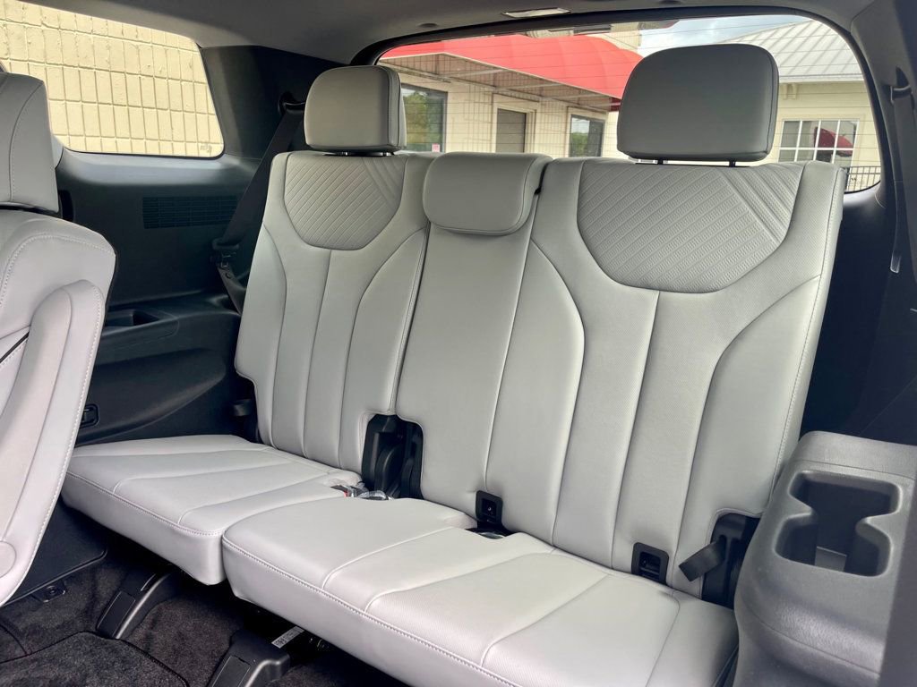 Used 2024 Hyundai Palisade SEL w/ Premium Package FWD image 12