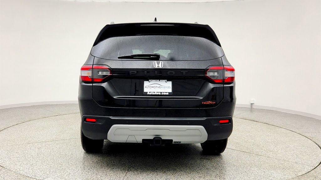 Used 2025 Honda Pilot TrailSport image 6