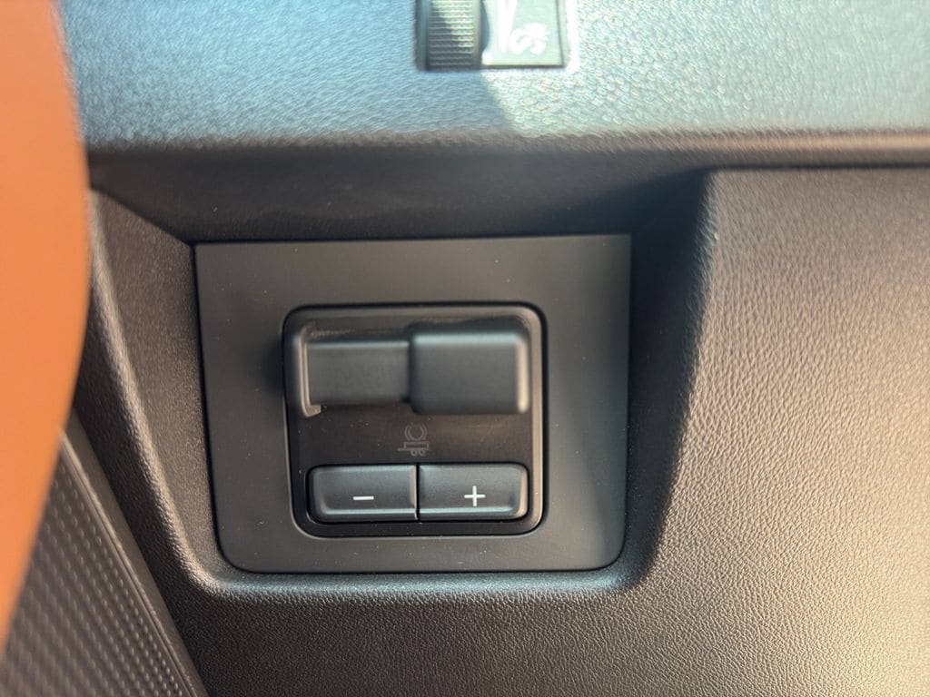 Used 2024 GMC Canyon AT4 w/ Canyon Safety Plus Package AWD/4WD image 17
