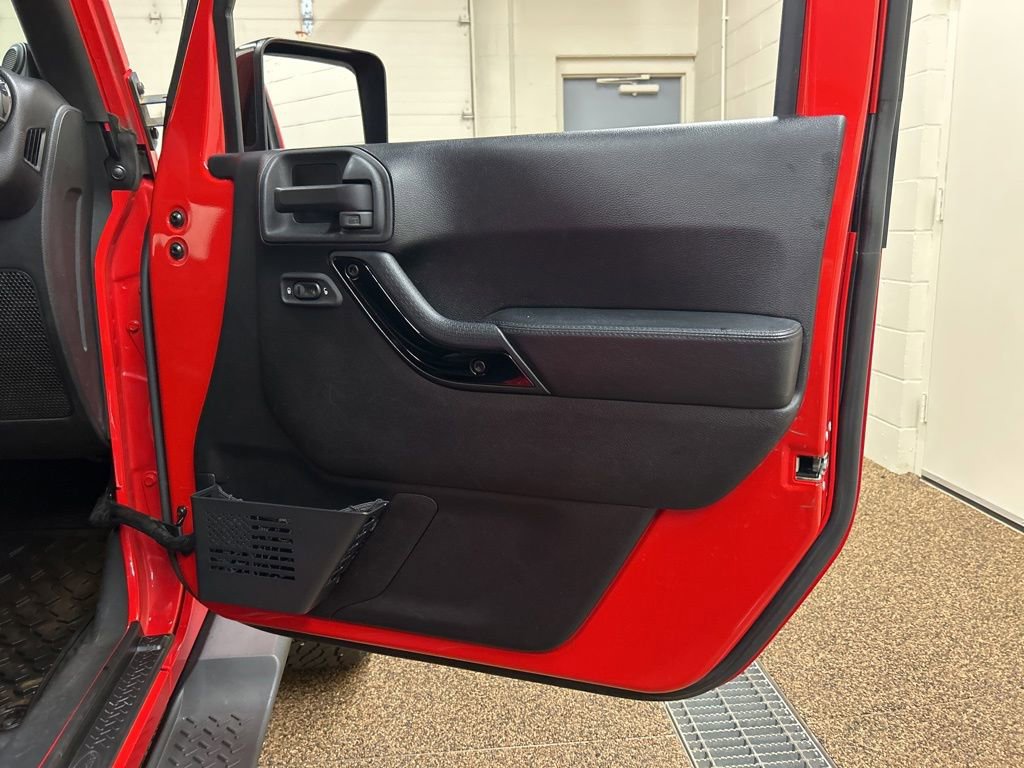 Used 2014 Jeep Wrangler Unlimited Sahara AWD/4WD image 11