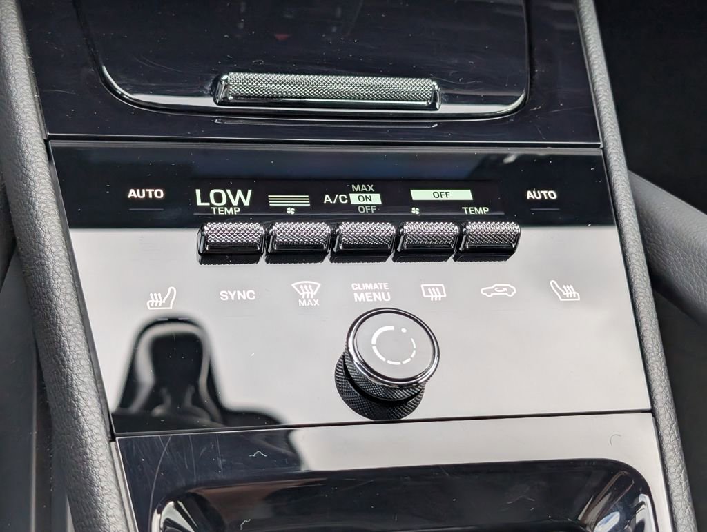 Certified 2025 Porsche Cayenne Coupe image 17