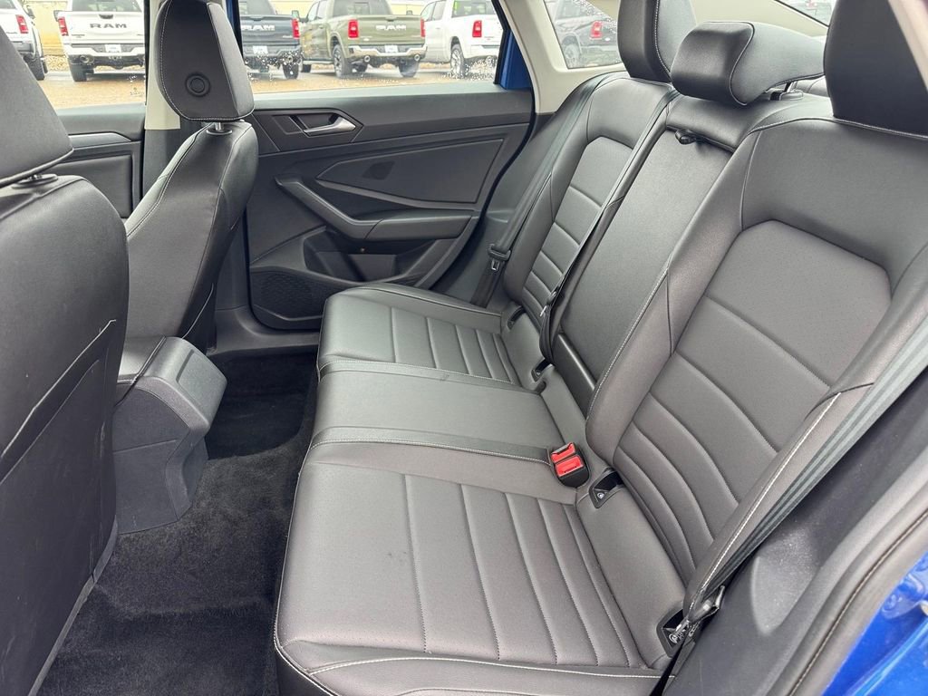 Used 2024 Volkswagen Jetta SE image 8