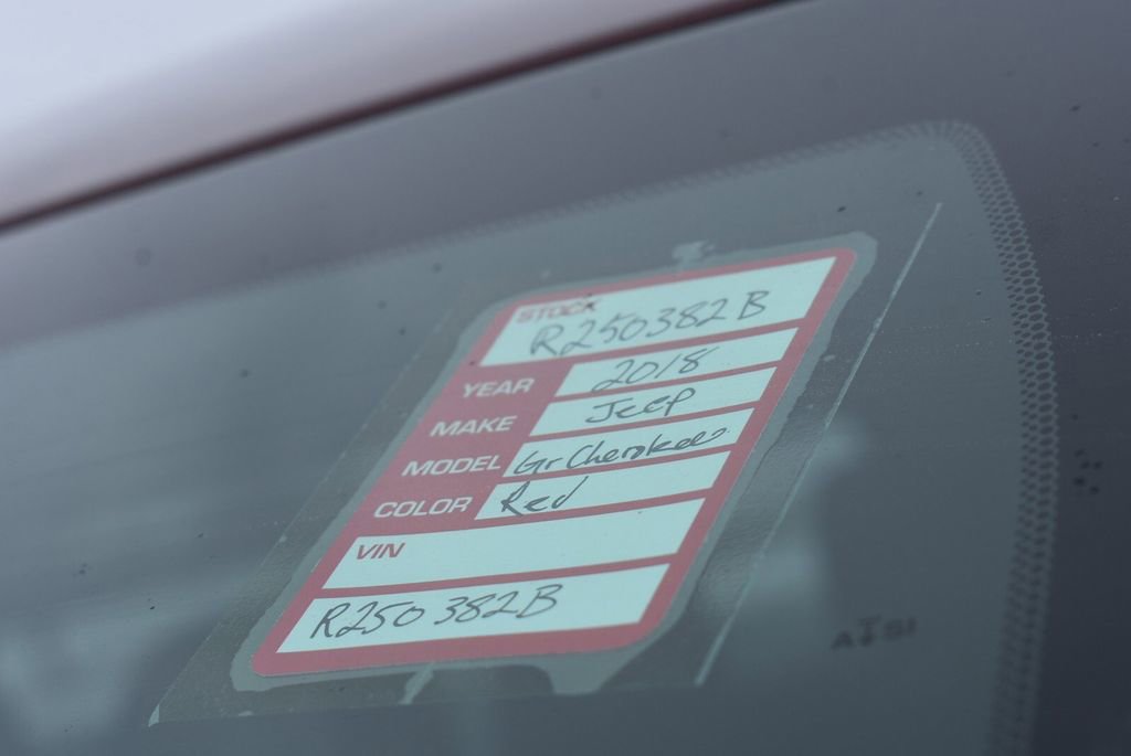 Used 2018 Jeep Grand Cherokee Limited w/ Mopar Chrome Edition Group image 36