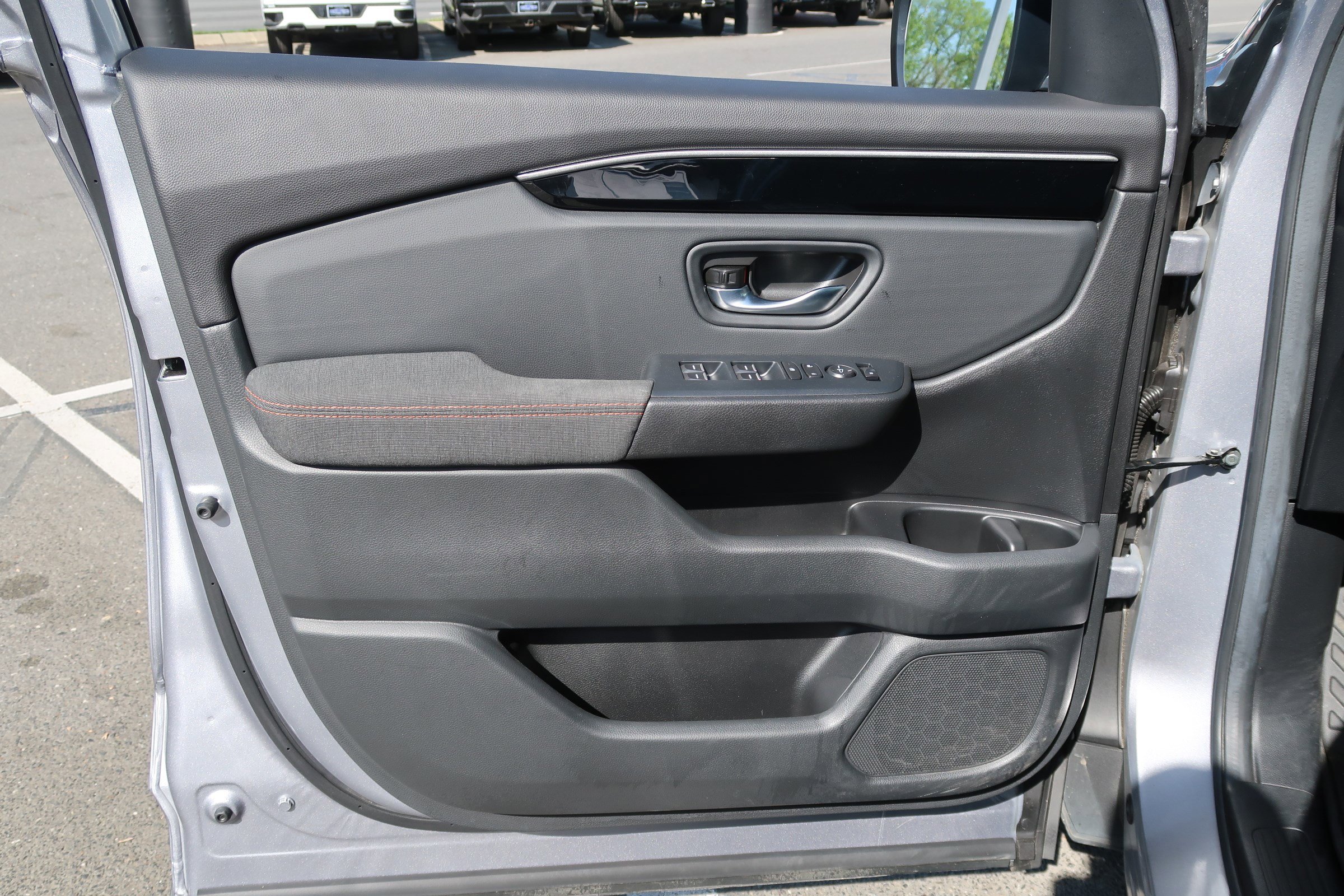 Used 2025 Honda Pilot Sport image 18