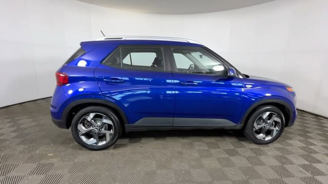Used 2023 Hyundai Venue SEL FWD image 4