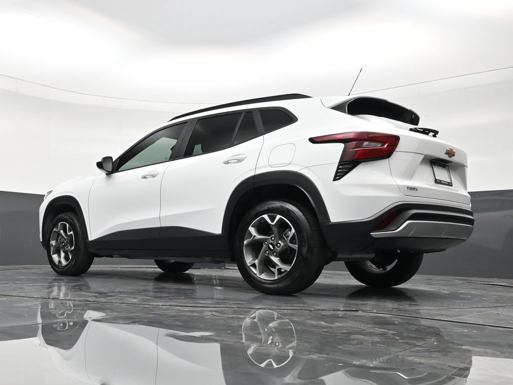 Used 2024 Chevrolet Trax LT FWD image 19