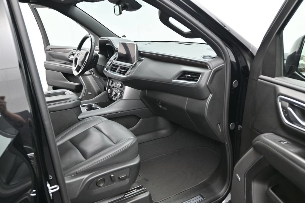 Used 2024 Chevrolet Suburban LT AWD/4WD image 6