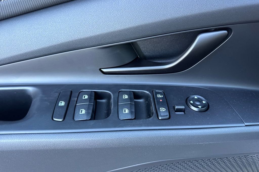 New 2025 Hyundai Elantra Sport image 8