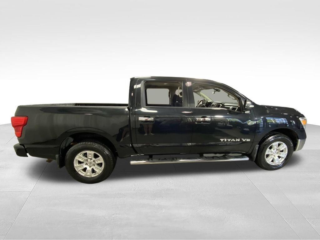 Used 2019 Nissan Titan SV w/ SV Convenience Package AWD/4WD image 11