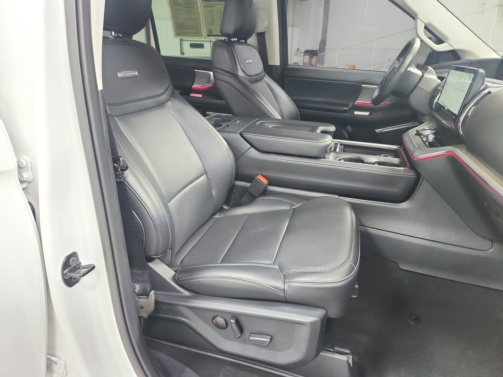 Used 2025 Ford Expedition Max Platinum image 40