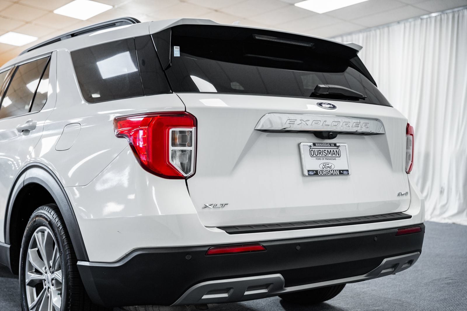 Used 2023 Ford Explorer XLT w/ Equipment Group 202A AWD/4WD image 5