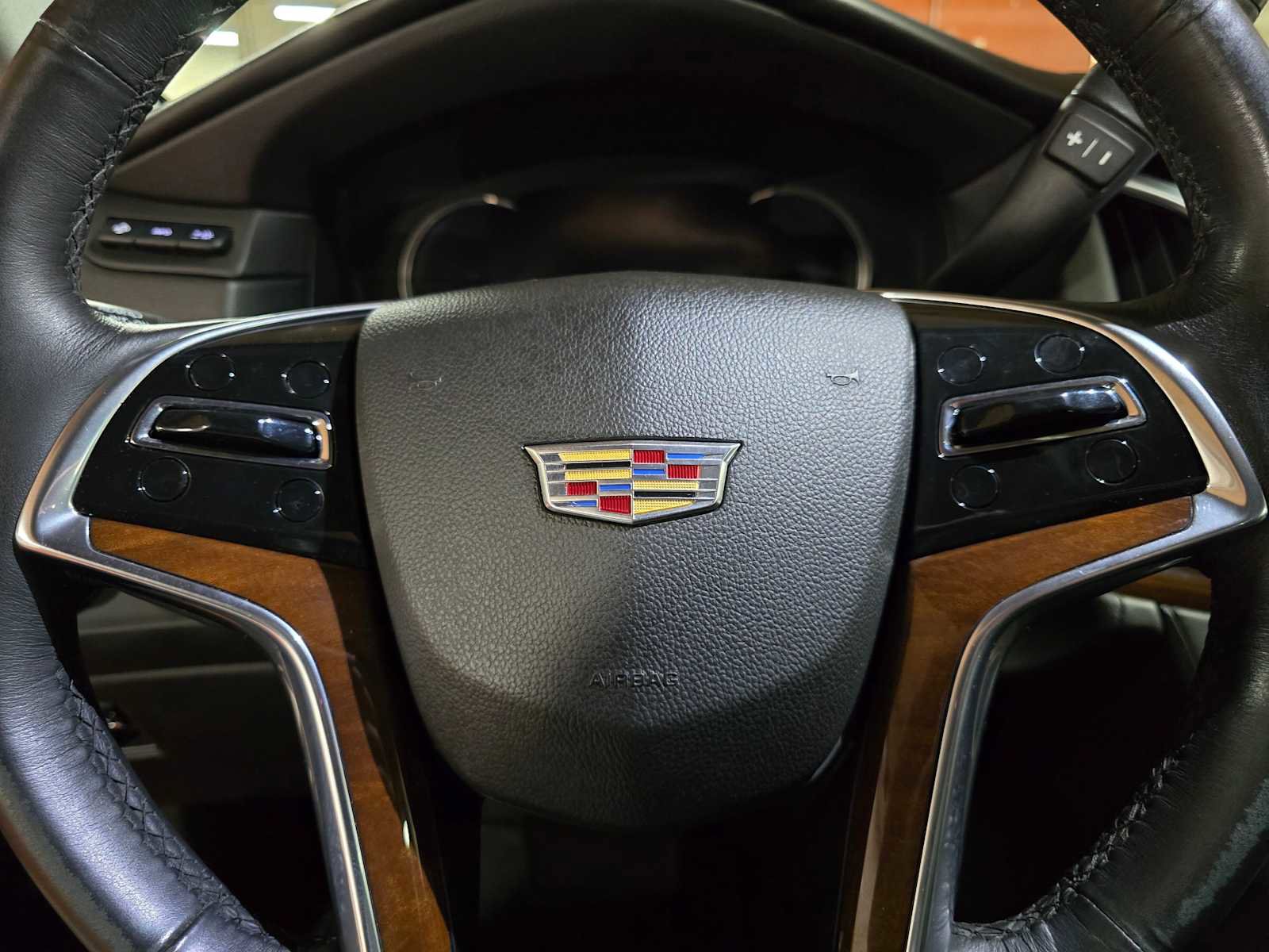 Used 2020 Cadillac Escalade Premium Luxury image 27