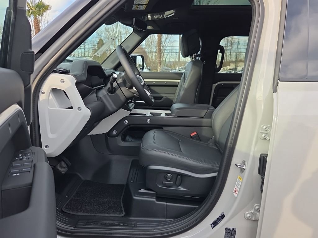 New 2026 Land Rover Defender 110 X-Dynamic SE image 4