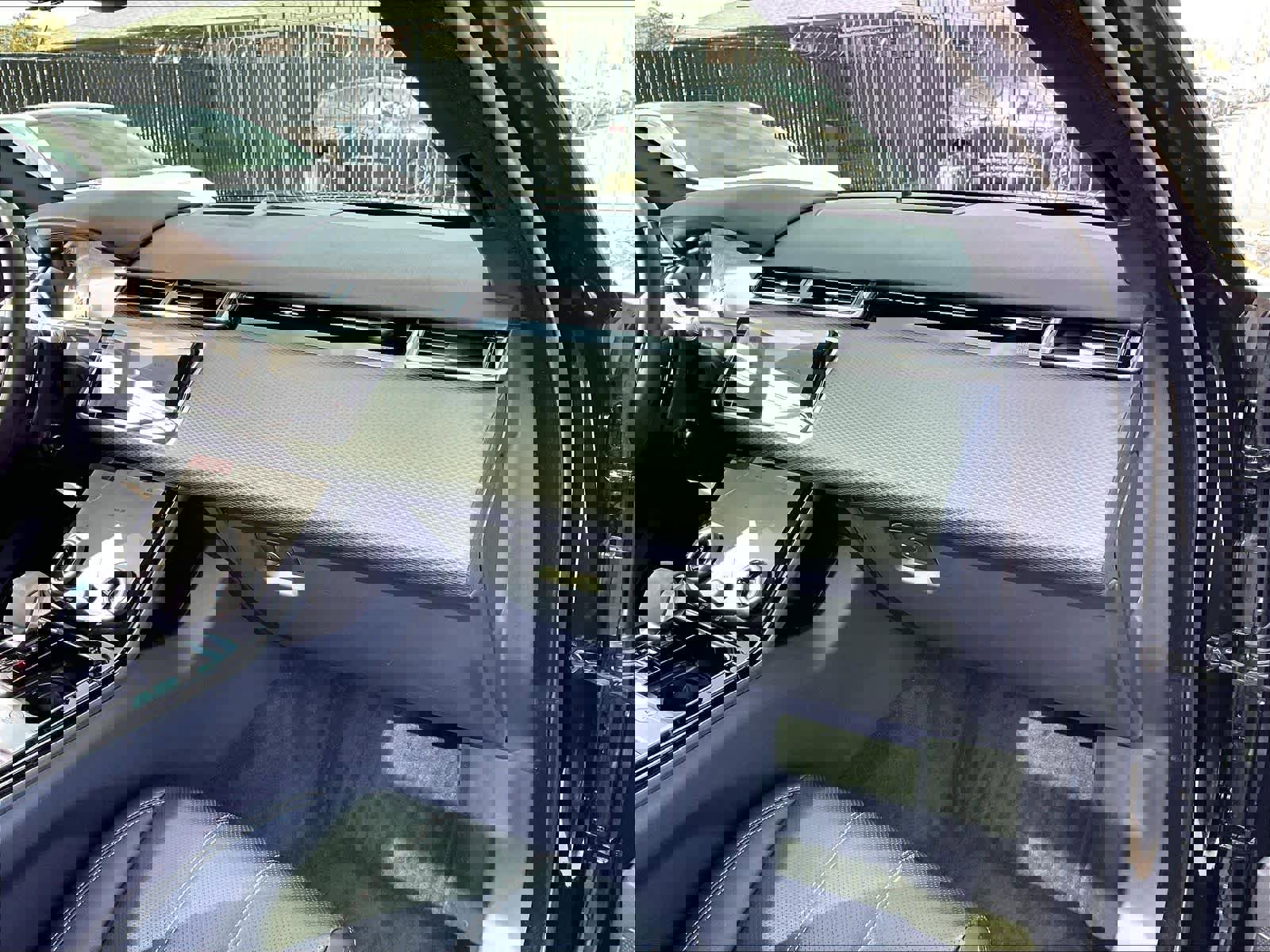 Used 2023 Land Rover Range Rover Velar R-Dynamic S image 17