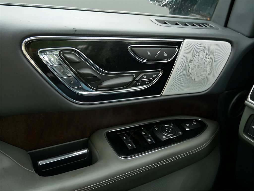 Used 2022 Lincoln Navigator Black Label image 17