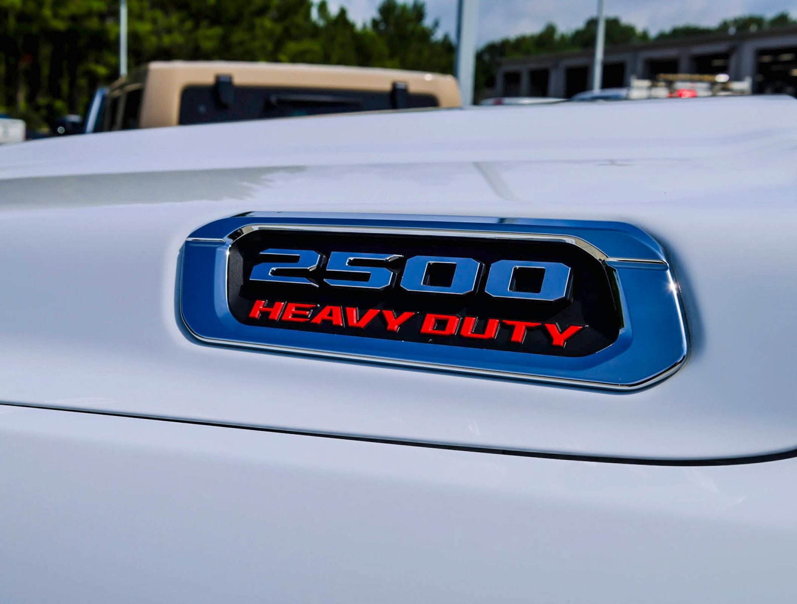 Used 2025 RAM 2500 Laramie AWD/4WD image 3