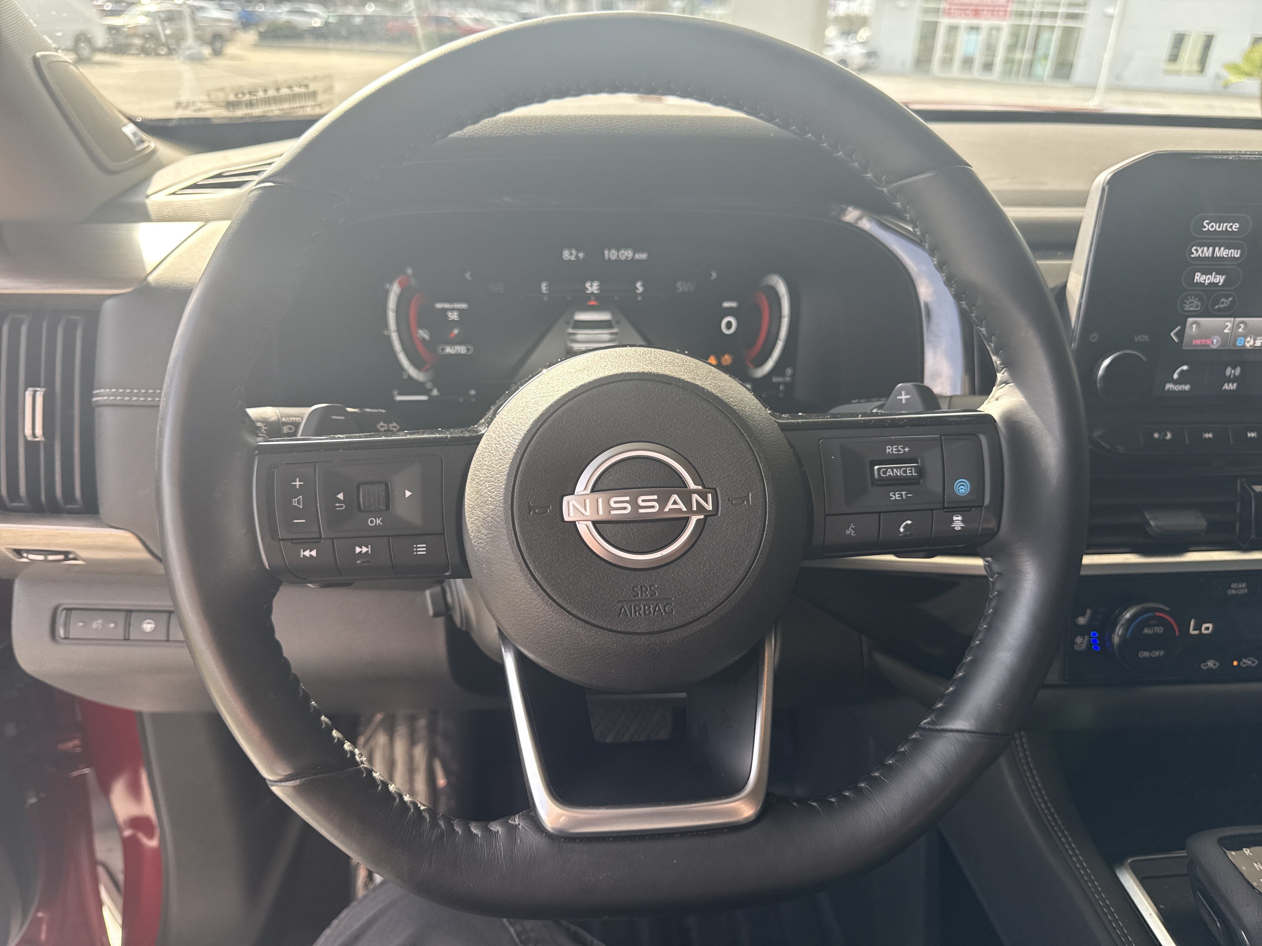 Used 2023 Nissan Pathfinder Platinum w/ Cargo Package AWD/4WD image 17