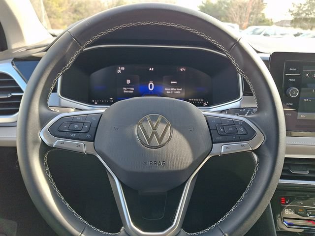 Used 2025 Volkswagen Taos SE FWD image 18