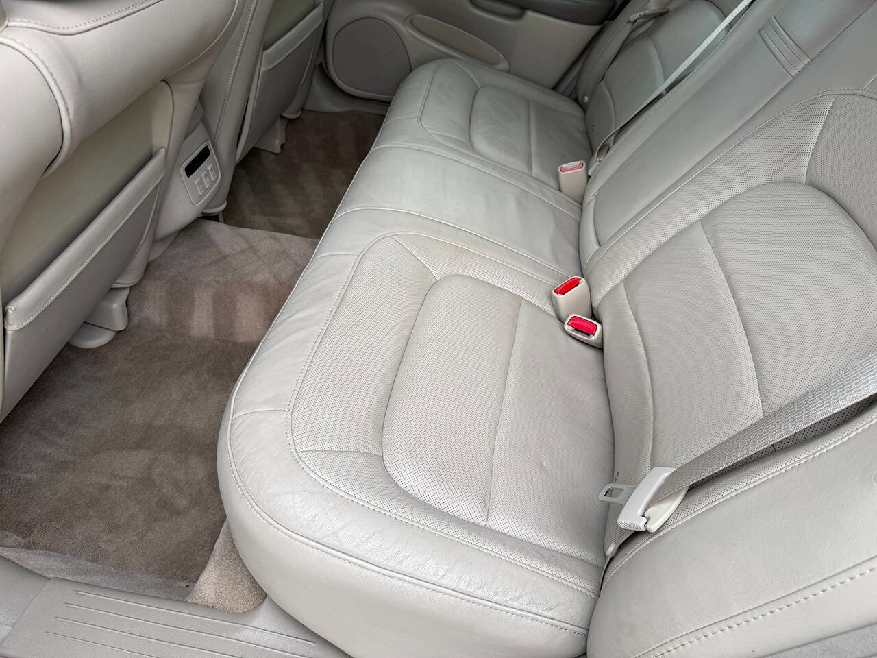 Used 2005 Cadillac De Ville DTS w/ Equipment Group FWD image 22