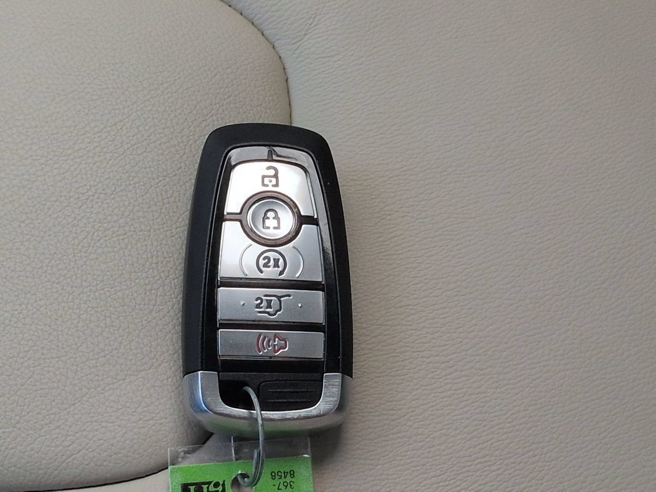 Used 2020 Ford Edge Titanium FWD image 28