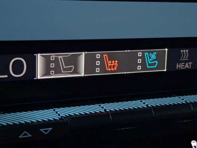 Used 2024 GMC Hummer EV 2X w/ LPO, Illumination Package image 15